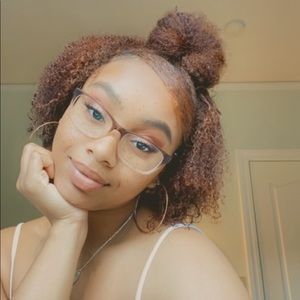 Meet your Posher, Olevia